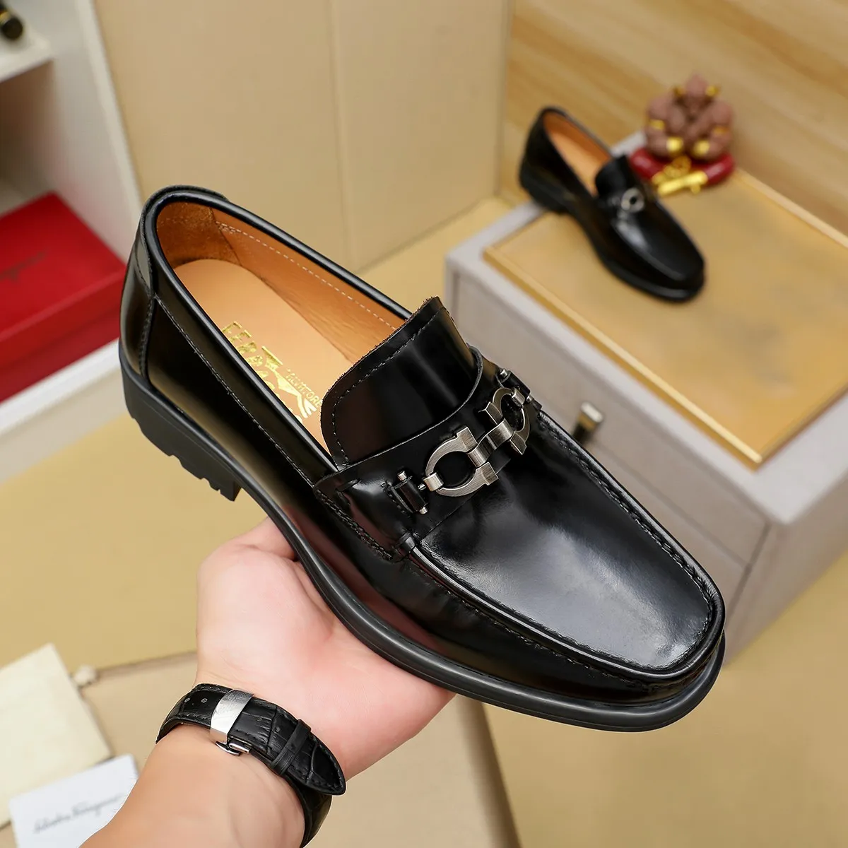 Men's shoes 250 Ferragamo [Ferragamo] top imported suit men's shoes 💯Original copy of the official website, product materials: selected imported embossed calfskin + luxury hardware buckle accessories ~ imported water-dyed cow 🐂 leather lining. Strong three-dimensional visual effect, original combination outsole, multiple colors available😘 Size: 39-44 (38.45.46. Customized)